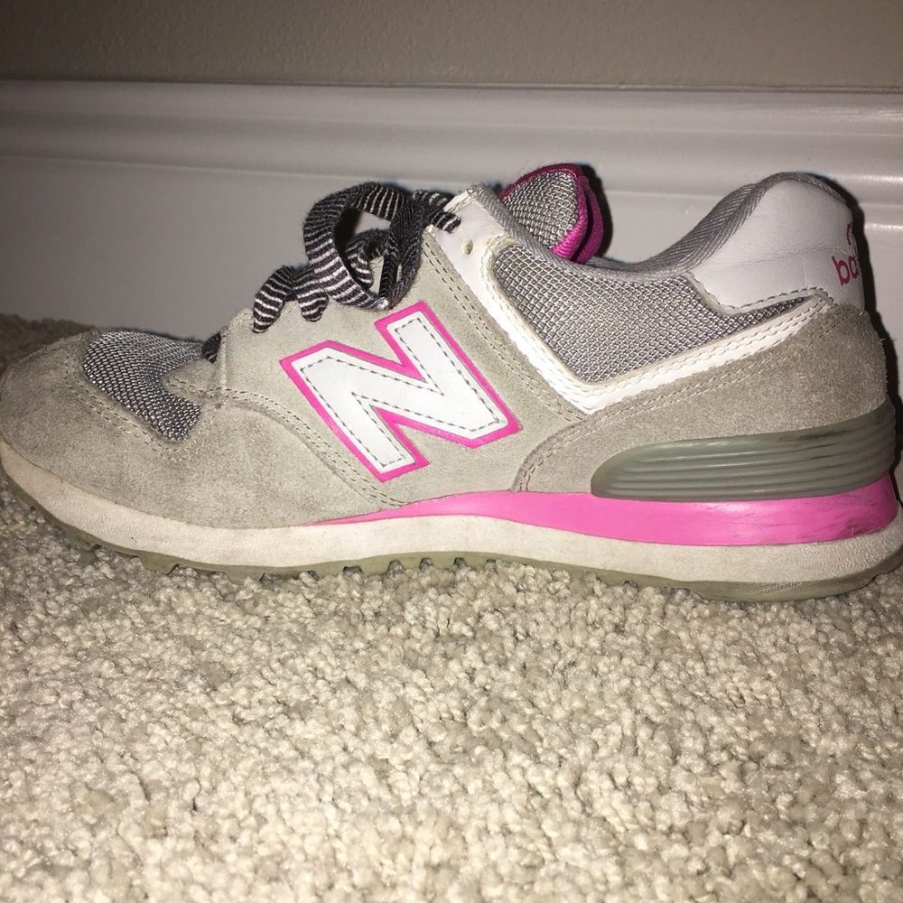 574 New Balance tennis shoes